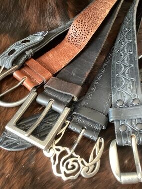 Lot of 5 Belts 3 Heavy Leather & 2 Manmade Great Metal Buckles🦋